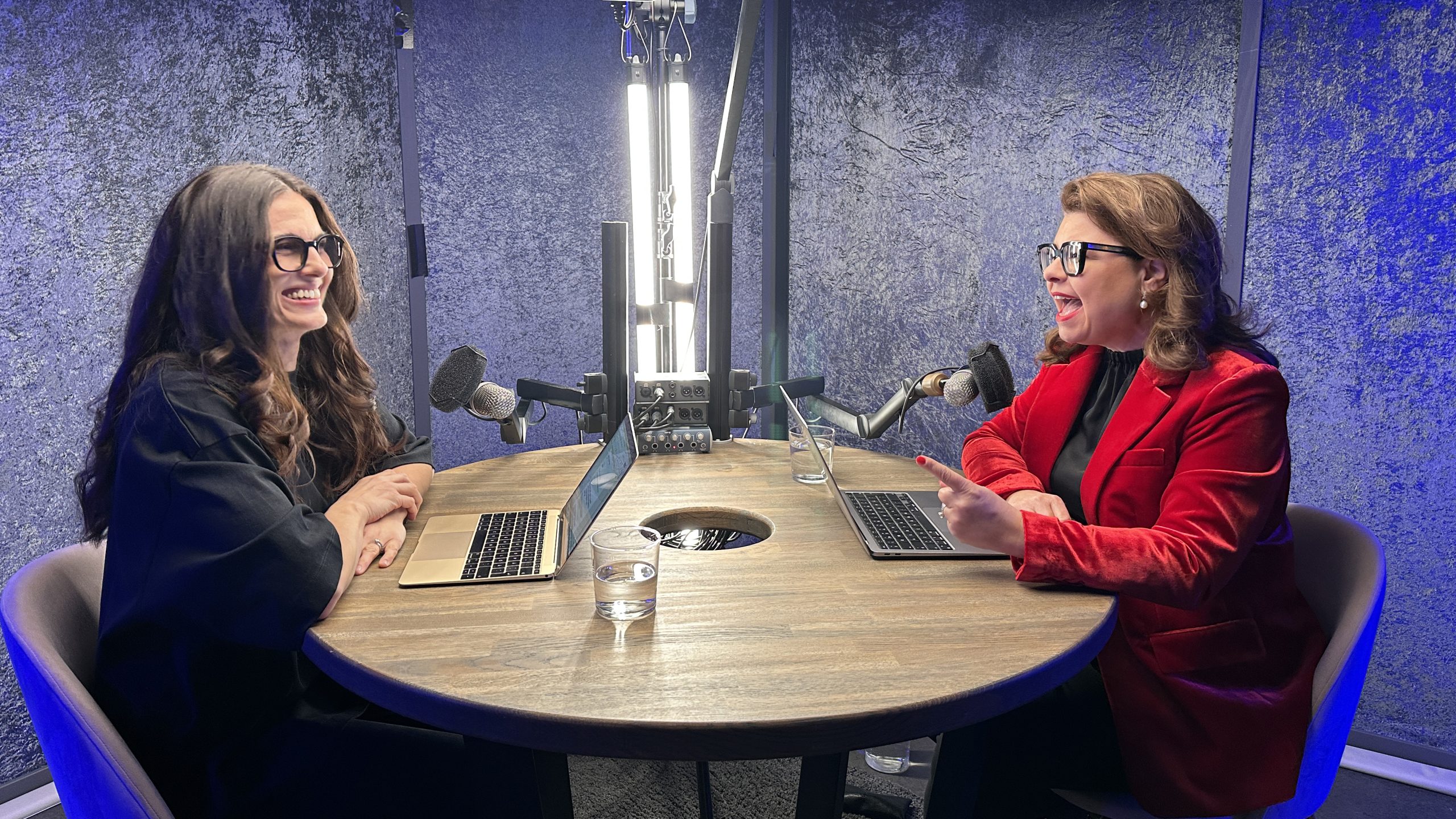 Featured image for “Edit Künstlicher och Emma Blom lanserar podden PÅVERKARNA”